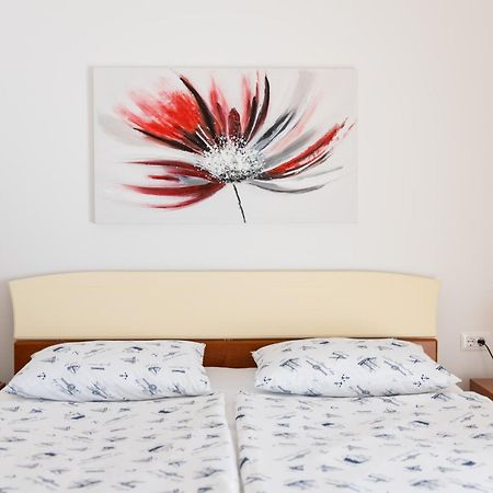 Guest House Marica โรวีน ภายนอก รูปภาพ