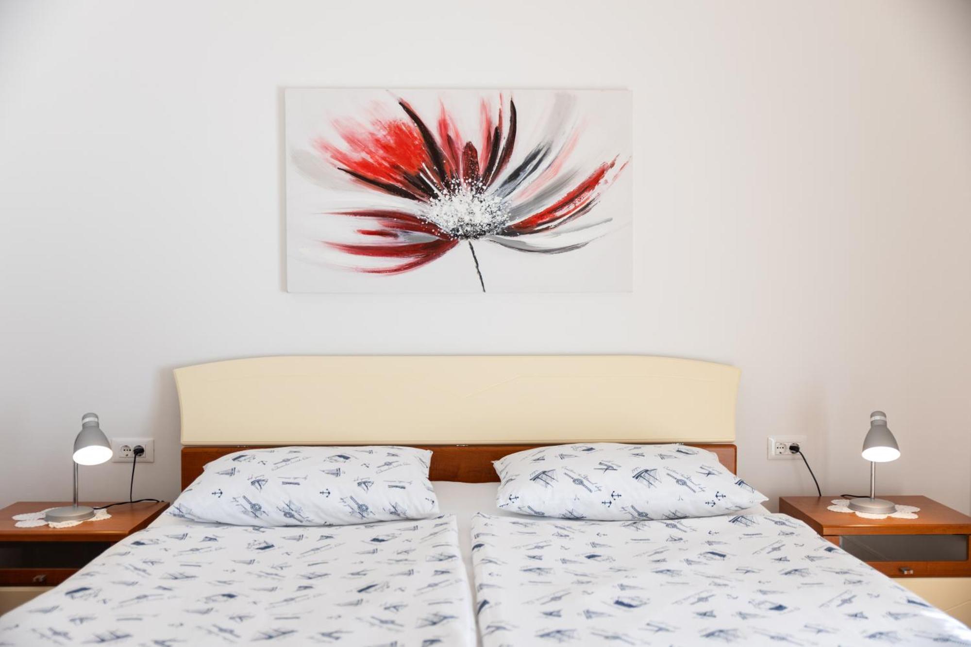 Guest House Marica โรวีน ภายนอก รูปภาพ