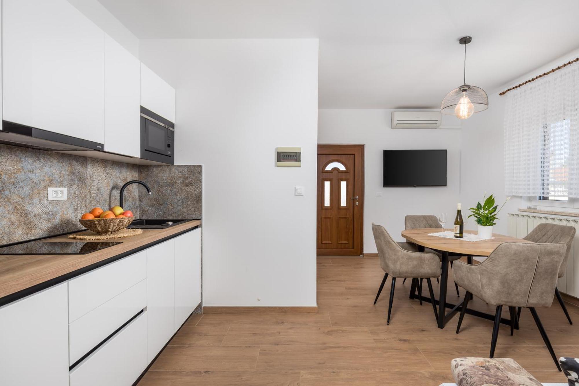 Guest House Marica โรวีน ภายนอก รูปภาพ