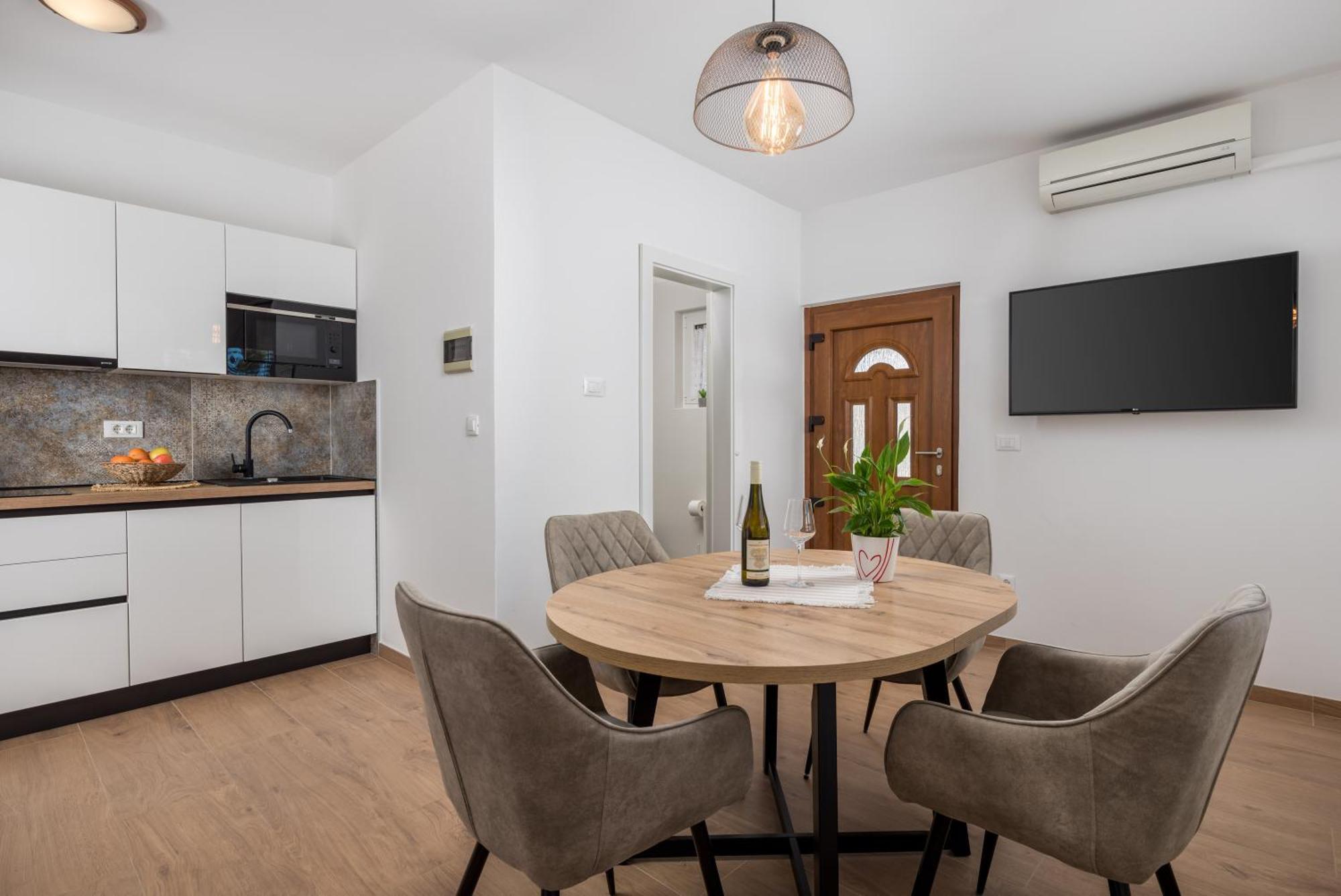 Guest House Marica โรวีน ภายนอก รูปภาพ