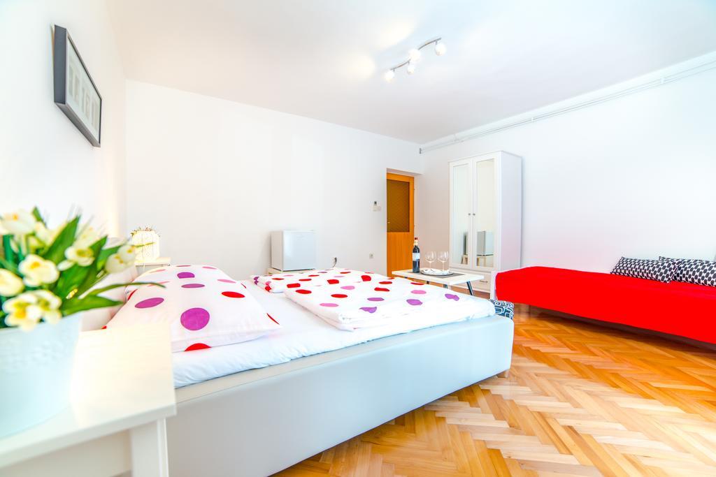 Guest House Marica โรวีน ภายนอก รูปภาพ