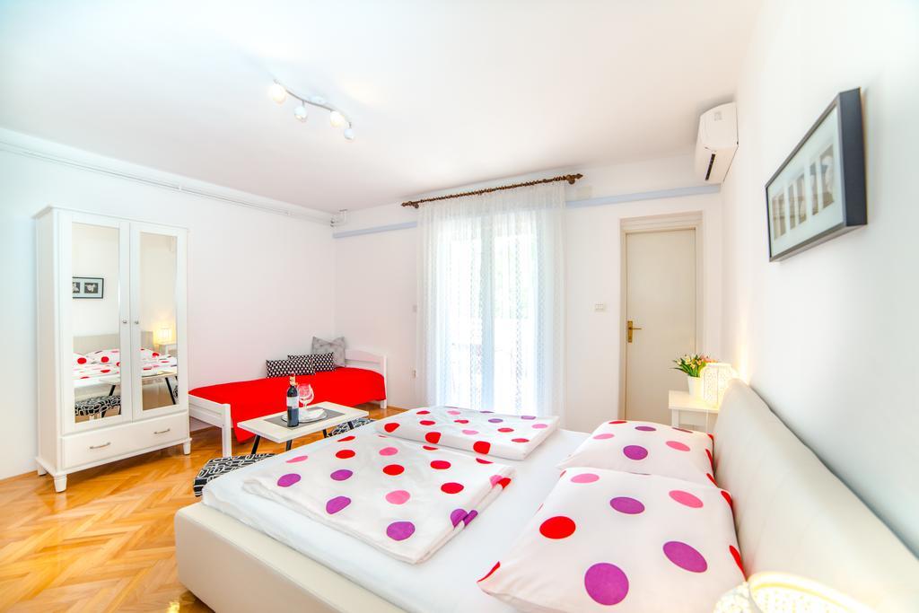 Guest House Marica โรวีน ภายนอก รูปภาพ