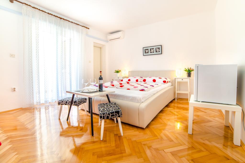 Guest House Marica โรวีน ภายนอก รูปภาพ