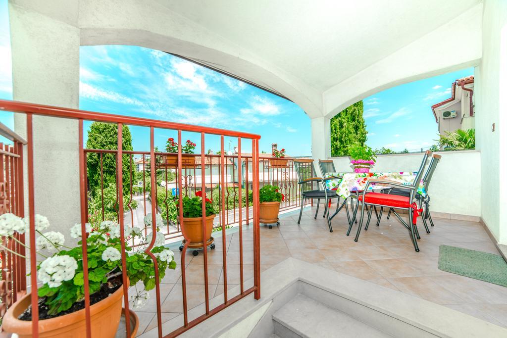 Guest House Marica โรวีน ภายนอก รูปภาพ
