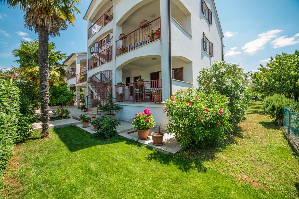 Guest House Marica โรวีน ภายนอก รูปภาพ
