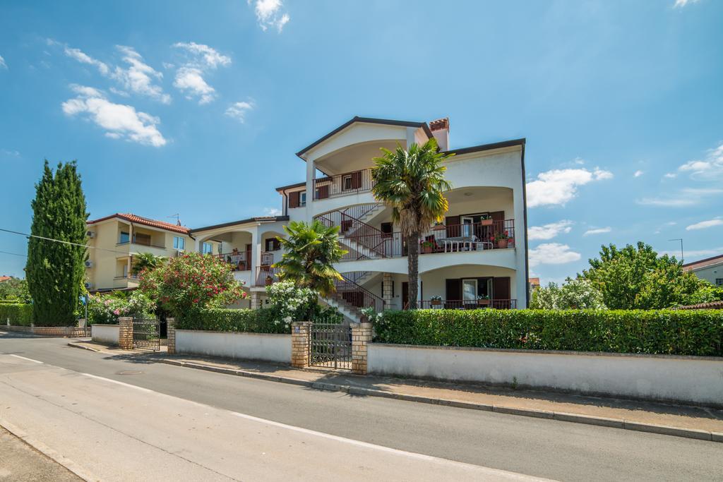 Guest House Marica โรวีน ภายนอก รูปภาพ